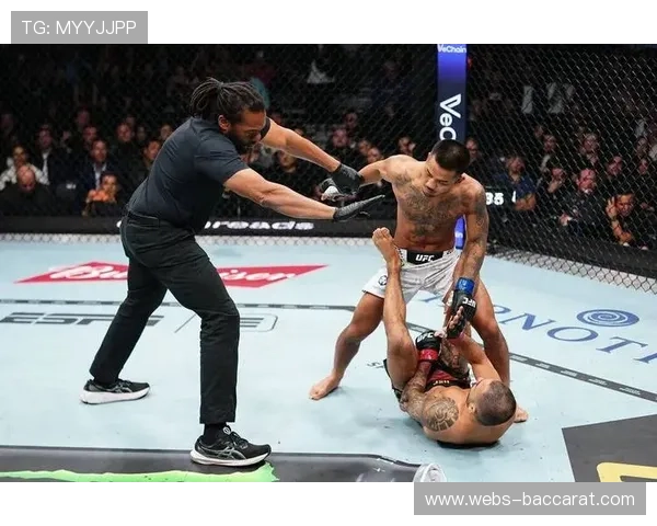 马内尔・卡佩对比C罗叫阵约书亚·范，自信在日本人气超高