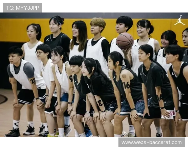 女子篮球激励年轻女孩参与运动