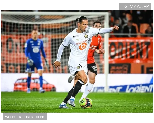 特写：洛里昂保级成功后，主帅布里斯在更衣室激动落泪